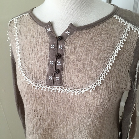 Chelsea & Violet sheer 2/4 sleeve sweater - Picture 2 of 6